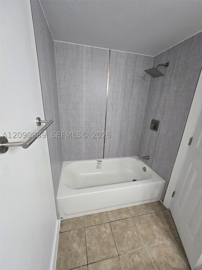 Building Photo - 2501 Riverside Dr