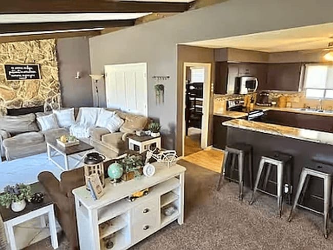 Building Photo - Spacious 4-Bed Westside Home