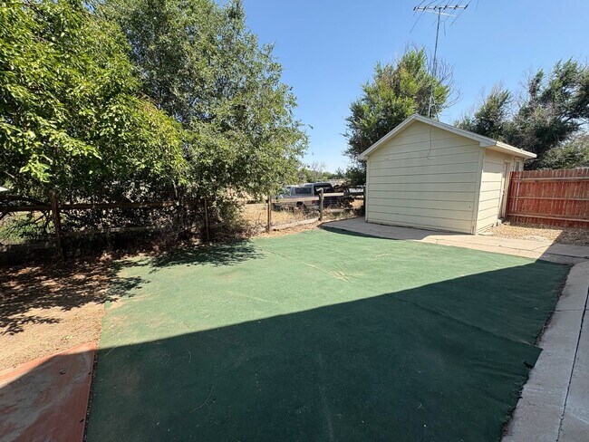 Building Photo - Fully Renovated 3 Bed 2.5 Bath Townhome w/ 1 Car Garage & Yard!