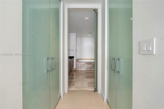 Building Photo - 15811 Collins Ave