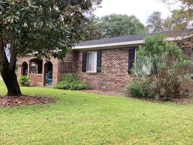 Building Photo - ***MOVE-IN SPECIAL*** $500 OFF OF YOUR FIRST MONTH'S RENT AND APPLICATION FEES WAIVED UPON APPROV...