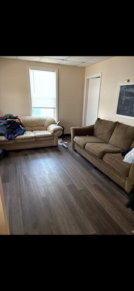 Building Photo - 413 N East Ave