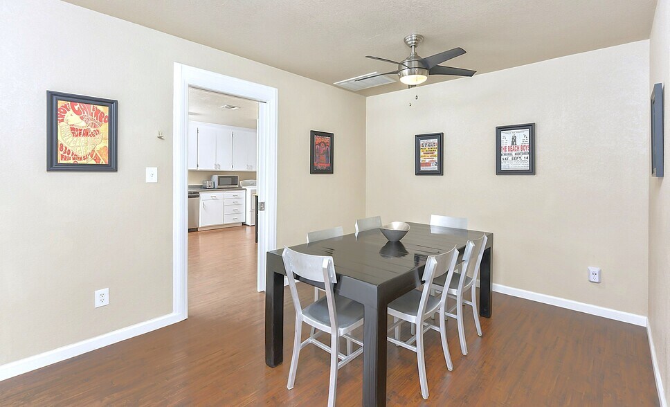 Building Photo - 154 Baxter Ave