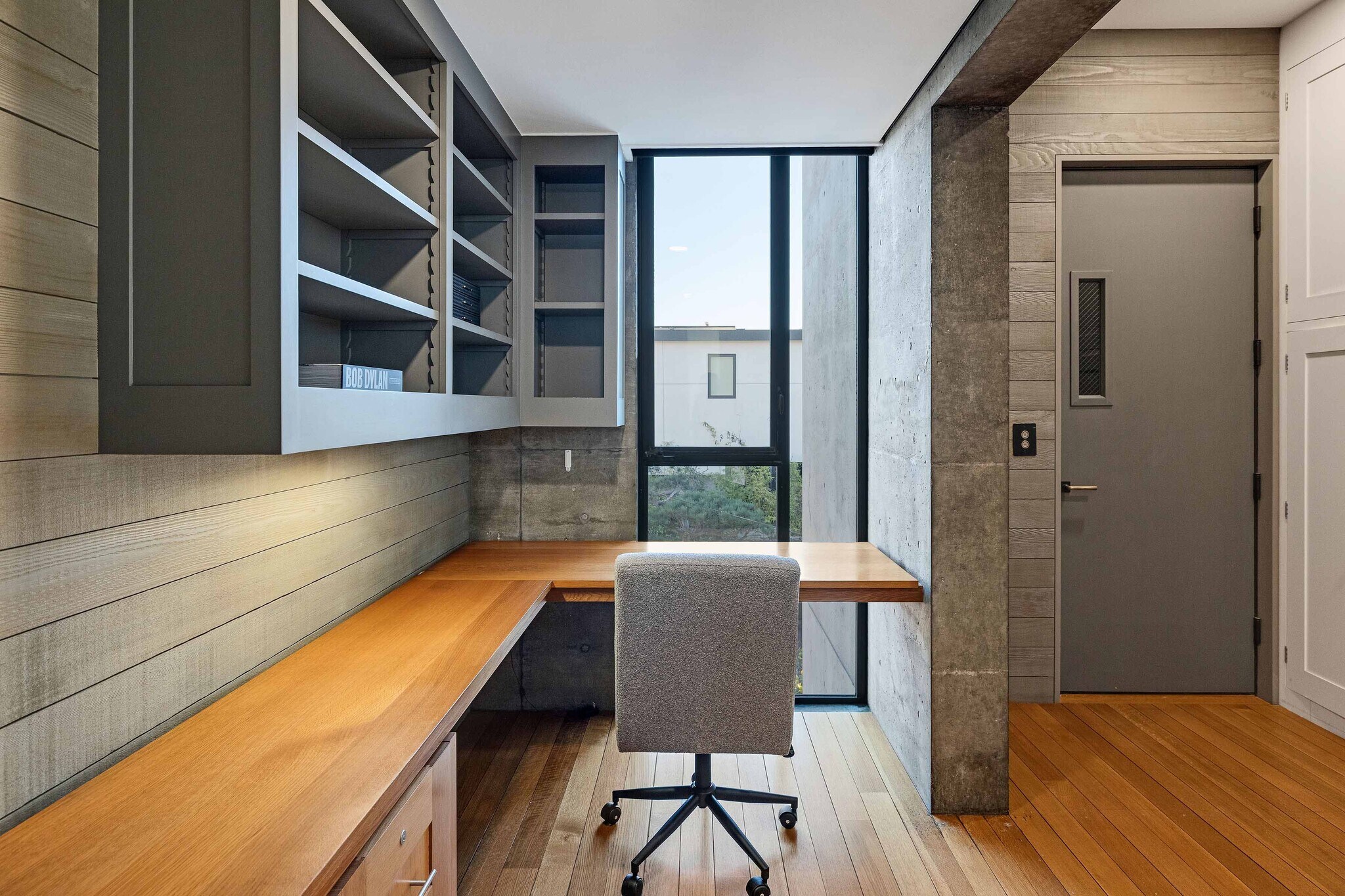 Building Photo - 1812 The Strand