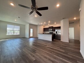 Building Photo - 613 Old Glory Rd