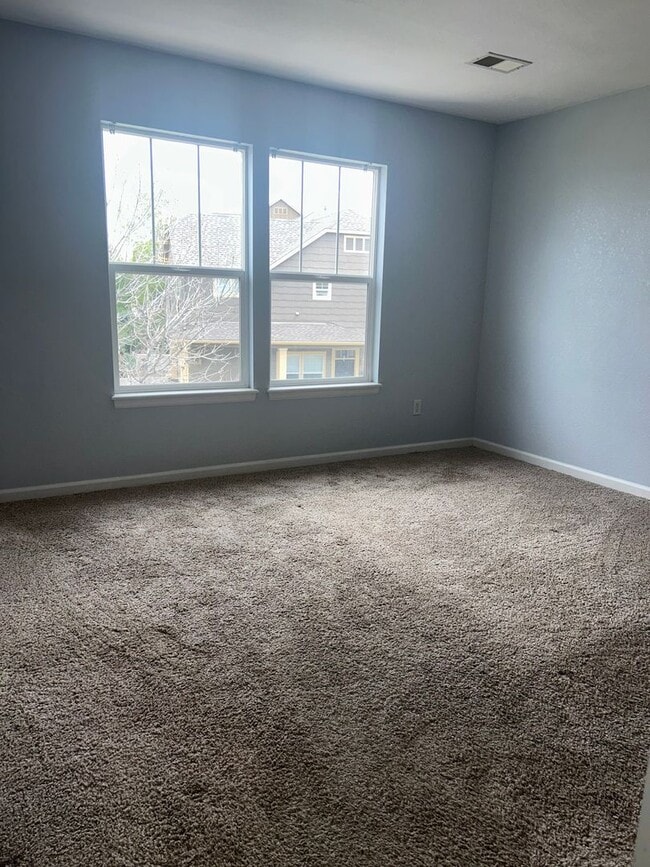 Building Photo - 3 bed / 3 bath Townhome / Morgan's Run at the Meadows