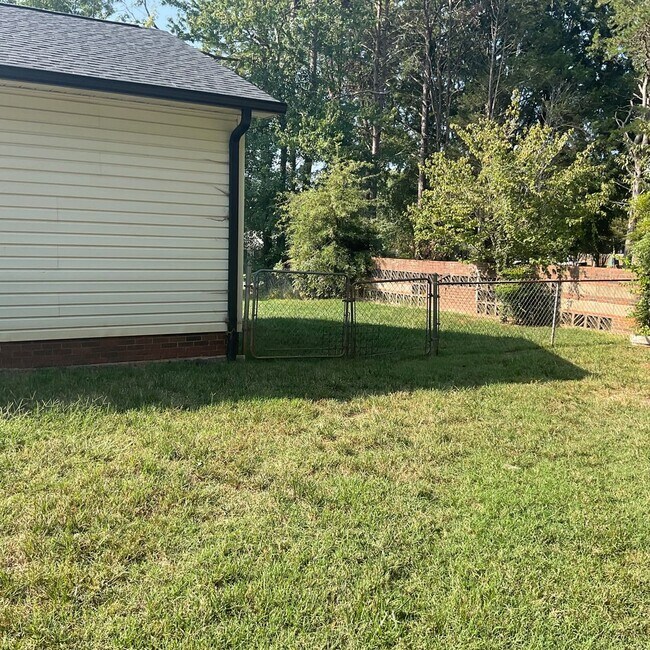 Building Photo - 1190 Park Cir
