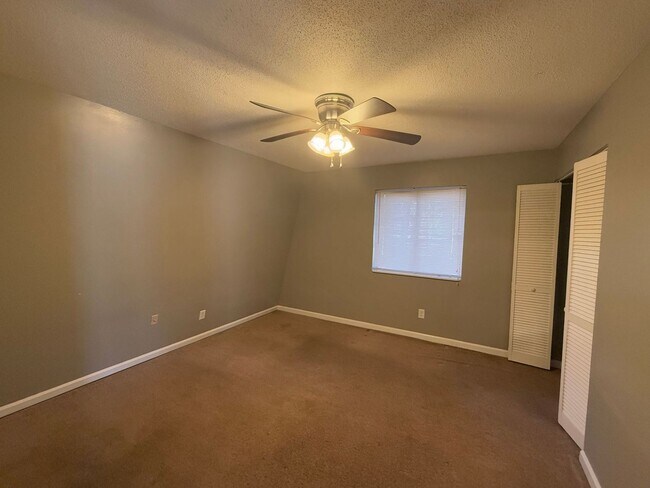 Building Photo - Two bedroom, 1 bath apartment in Haw River