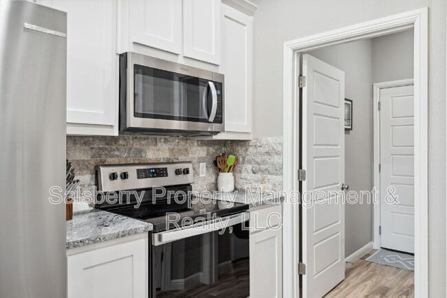 Building Photo - 3310 Windcrest Dr