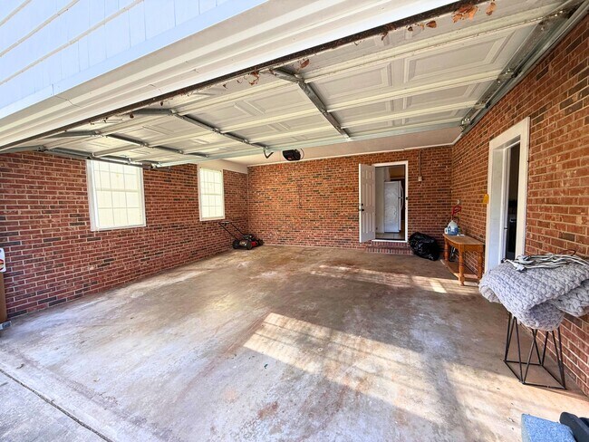 Building Photo - 9 Hardwick Dr