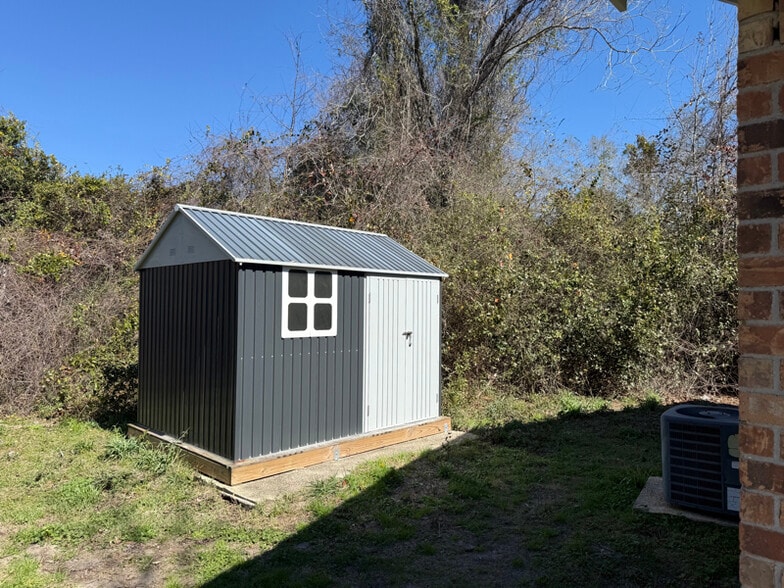 Building Photo - 2009 South St