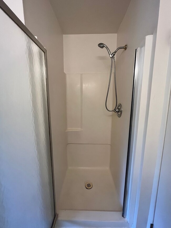 Building Photo - Spacious 2 bed 2 bath condo available in t...