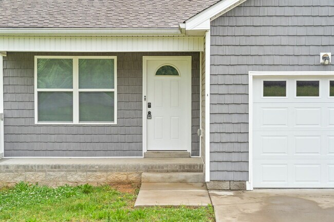 Building Photo - 1709 Evans Rd