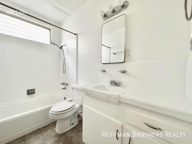 Building Photo - 1350 N Citrus Ave