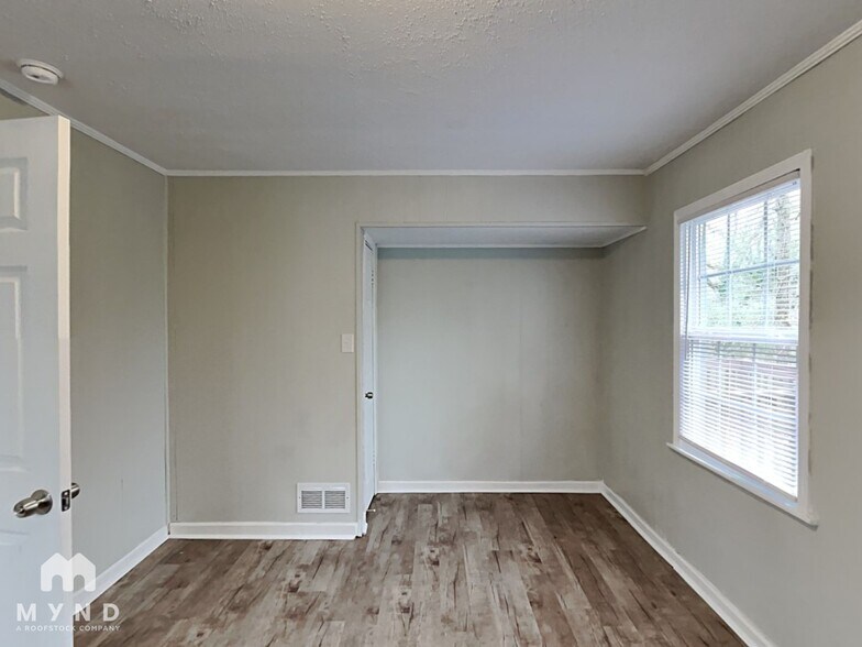 Building Photo - 940 Nelson Dr