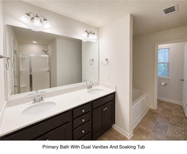 Building Photo - 3432 Castleberry Village Cir