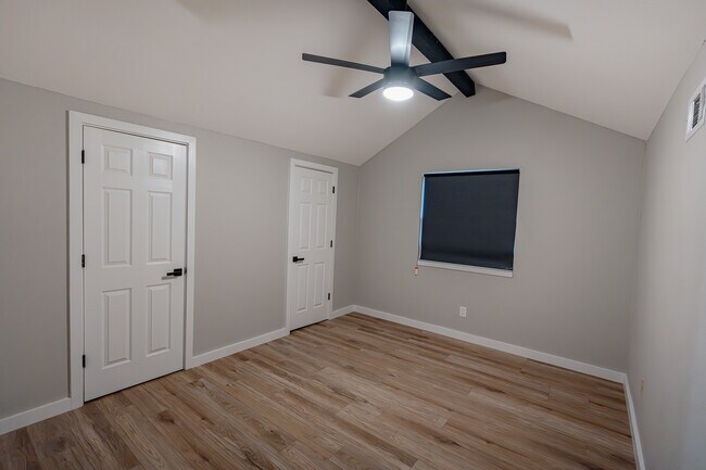 Building Photo - 2027 Lucerne Cir