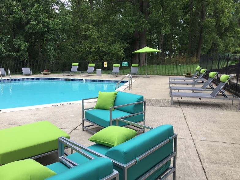 The Edge at Oakland Apartments Auburn Hills 2770 Pine Knoll Dr