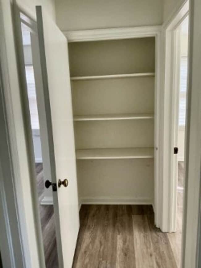 Building Photo - Larchmont