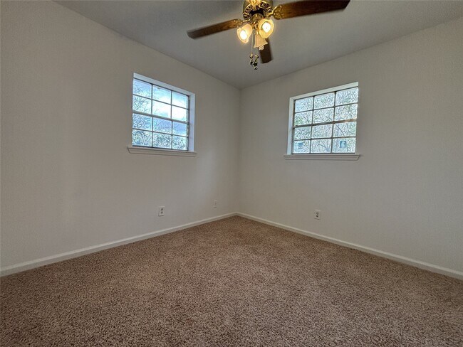 Building Photo - 508 Mahan Ave