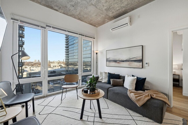 Building Photo - 853 W Blackhawk St