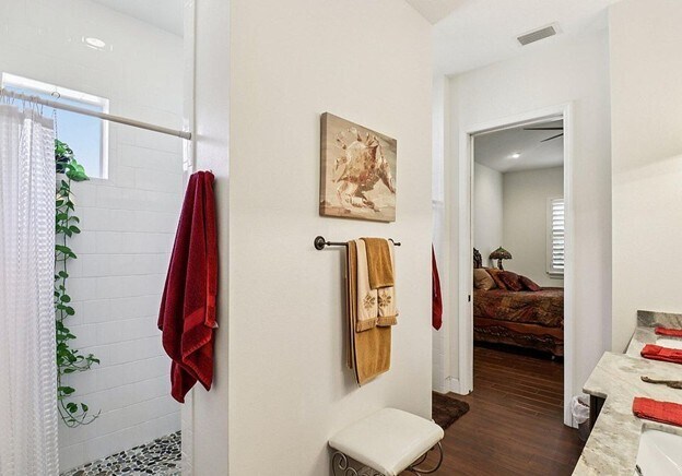 Building Photo - 121 Seminole Ln