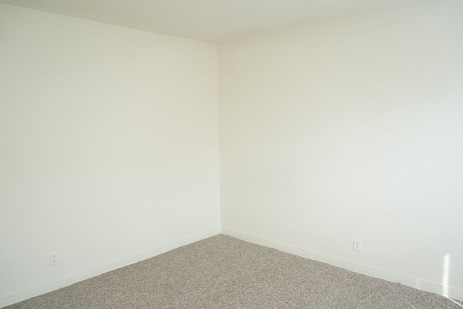 Building Photo - One Bedroom Available at Arlington Court