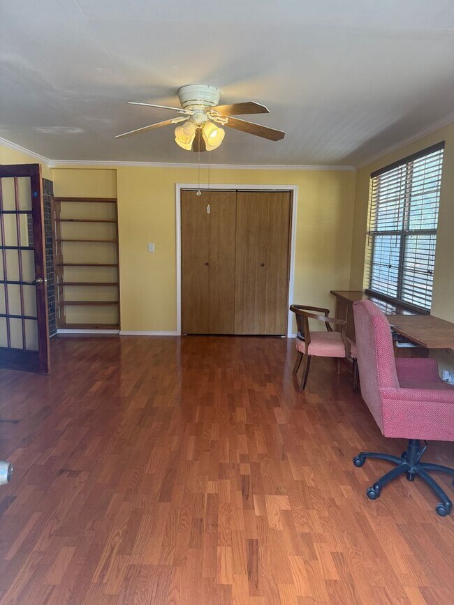 Building Photo - 706 Tibet Ave