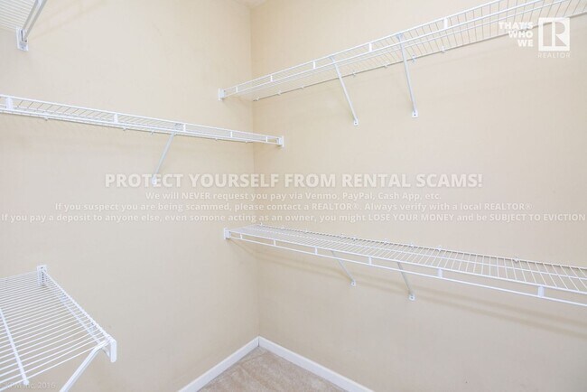 Building Photo - 4261 NE Meadowcreek Circle Unit#105, Fayet...