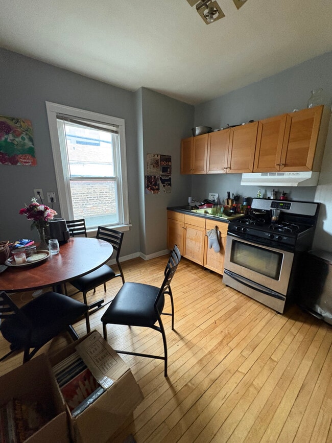 Building Photo - 839 N Ashland Ave