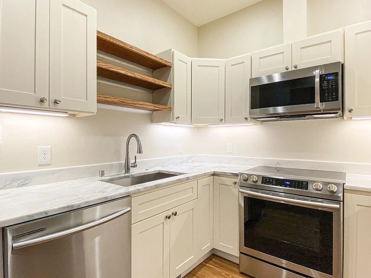Building Photo - 311 N 77th St