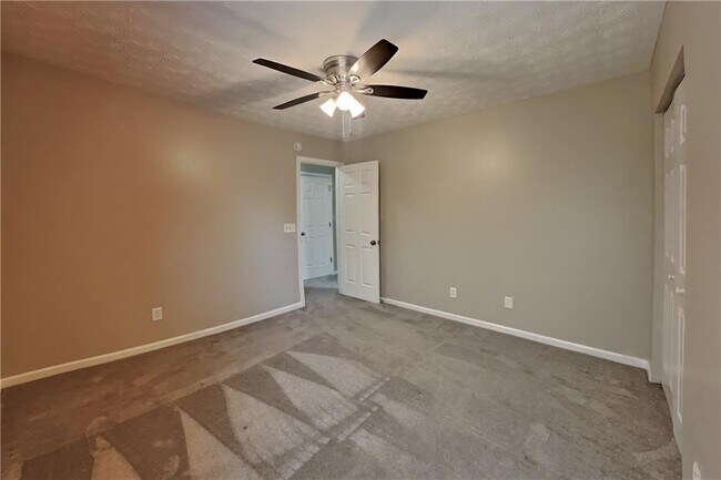 Building Photo - 3279 Deer Valley Dr NW