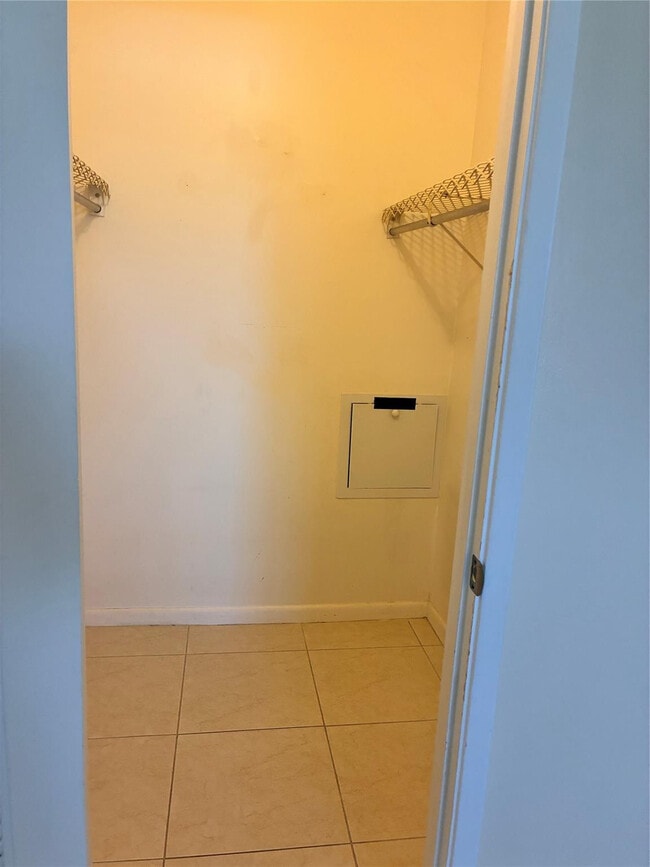 Building Photo - 257 S Cypress Rd