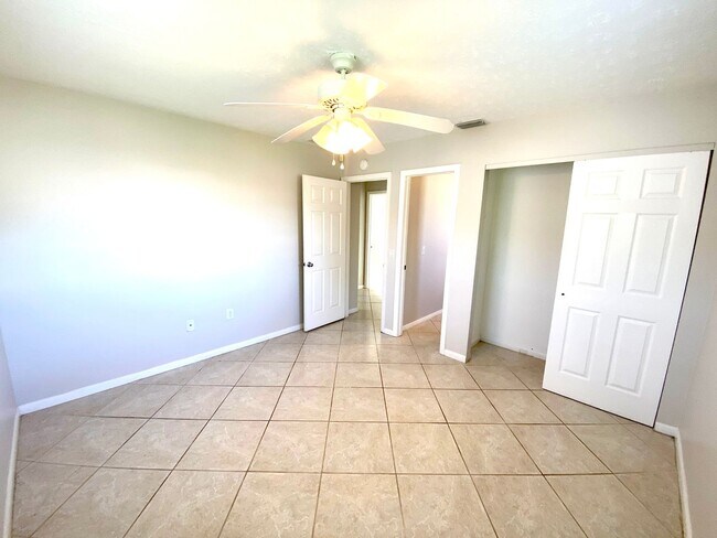 Building Photo - 4557 W Alhambra Cir