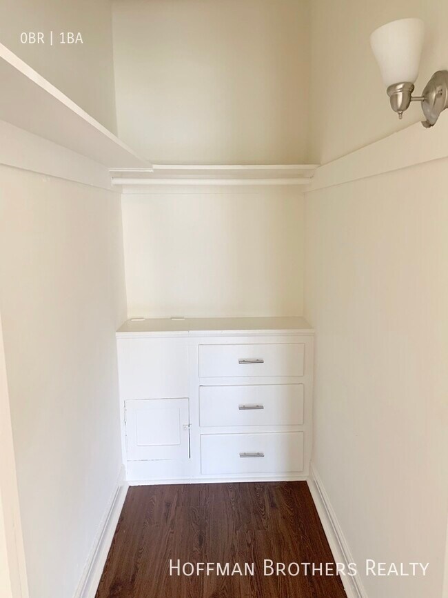 Building Photo - 1527 Cassil Pl