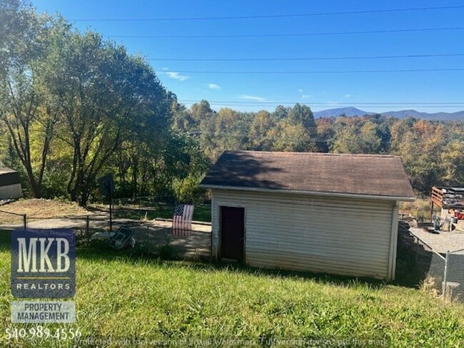 Building Photo - 4 Bedroom 2 Bath in Monterey Neighborhood