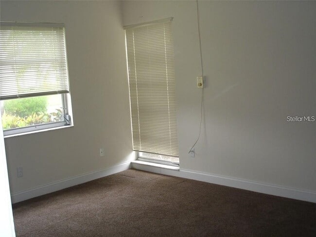 Building Photo - 7211 W Country Club Dr N