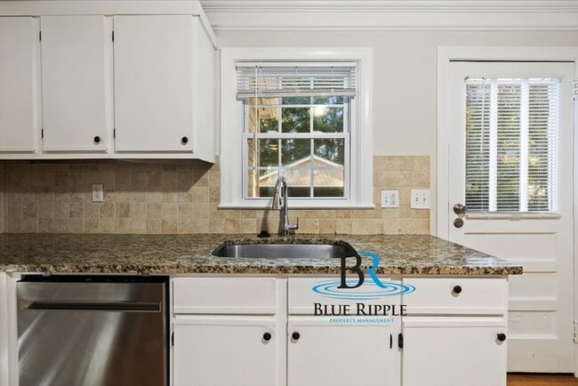 Building Photo - 1579 Walker St SE