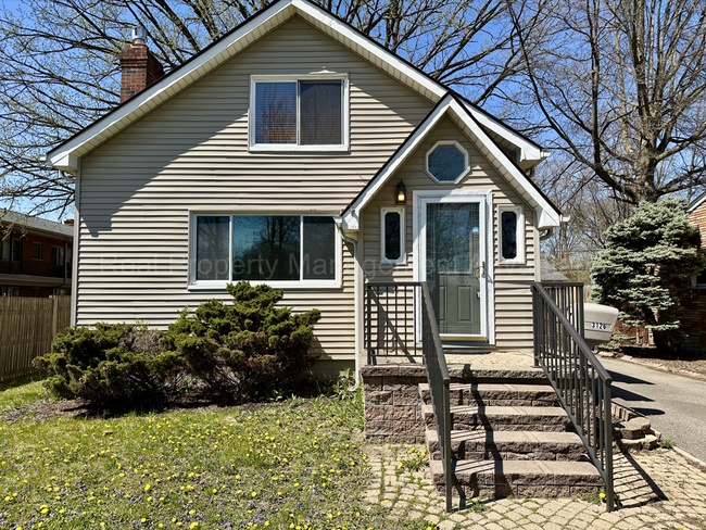 Primary Photo - No Deposit Required! Charming Royal Oak Re...