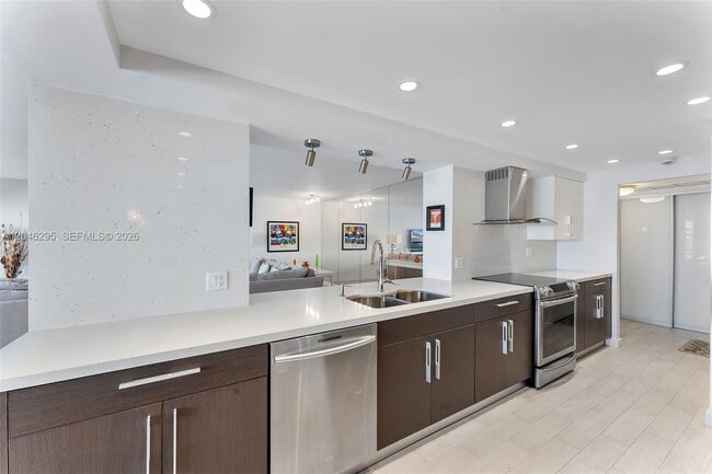 Building Photo - 5100 N Ocean Blvd