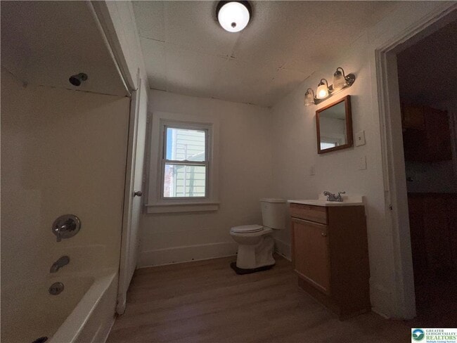 Building Photo - 313 Main St