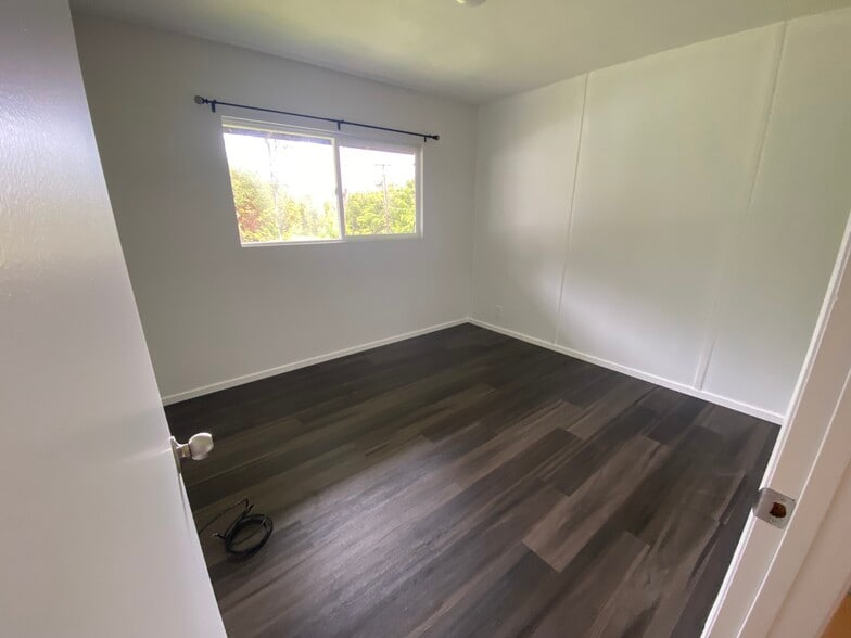 Building Photo - 18-4025 N Glenwood Rd