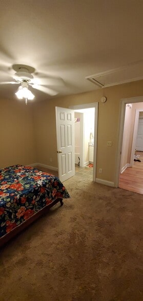 Building Photo - 807 W Longleaf Dr