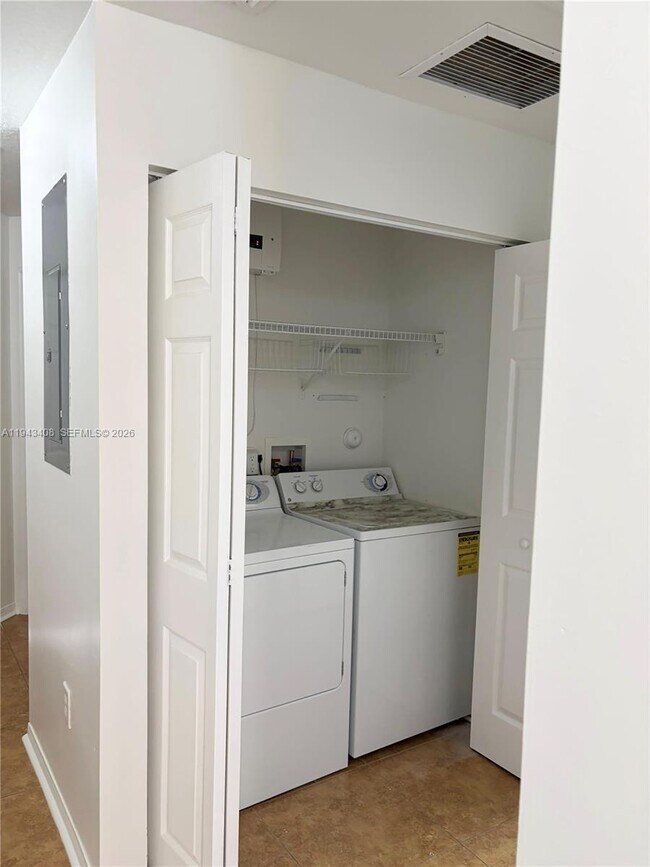 Building Photo - 26140 SW 138th Ave