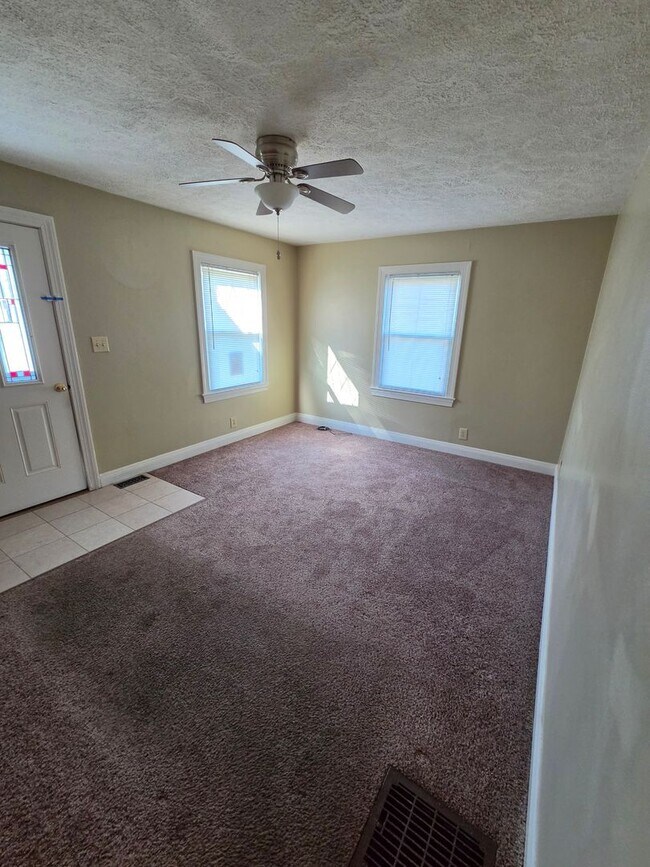 Building Photo - 1091 Bicknell Ave