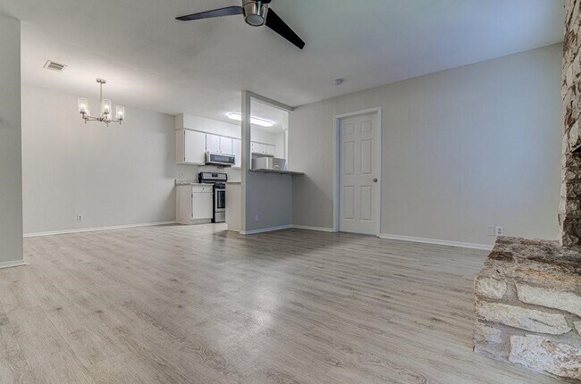 Building Photo - 12302 Deer Falls Dr