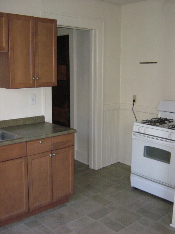 Building Photo - 121 Sedgwick St