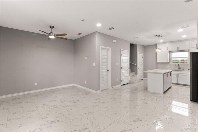 Building Photo - 2409 E Viviana St
