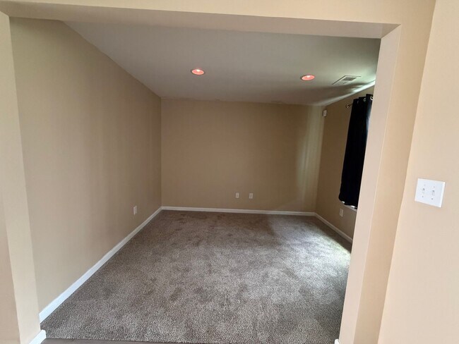 Building Photo - 4376 Pickney Ln
