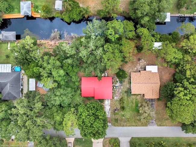 ariel - 1606 Churchill St